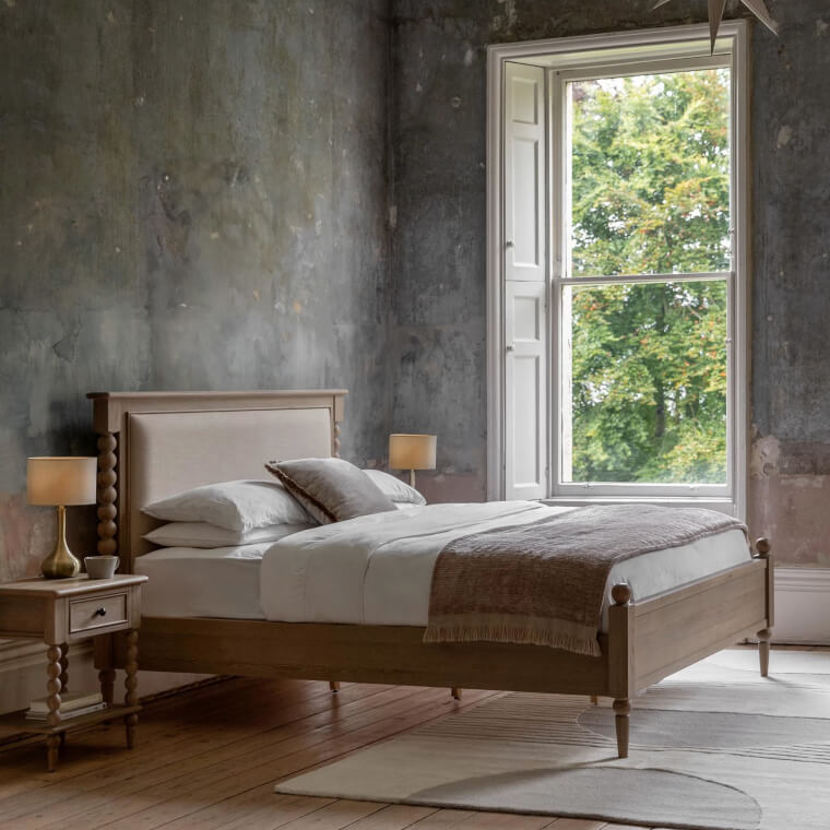 Artisan 6’ Bed in room